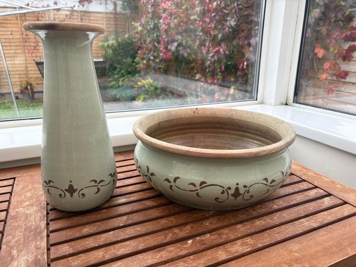 Vase and bowl