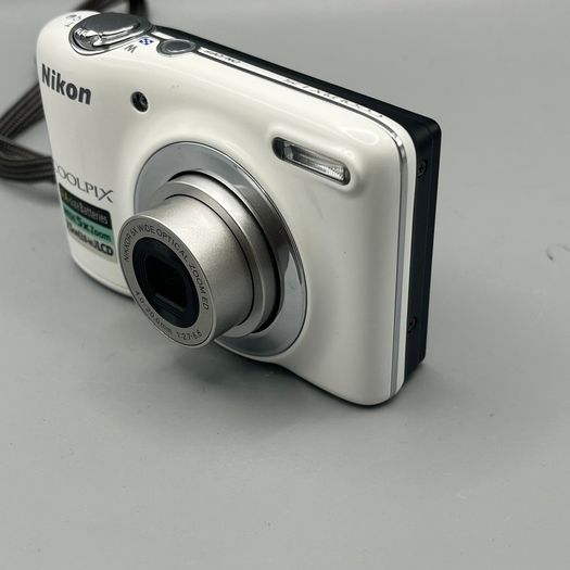 Nikon Coolpix L25 10.1MP Digital Camera White