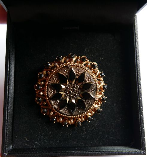 Antique Beautiful Florenza Goldtone Gilt Jet Art Brooch Pin