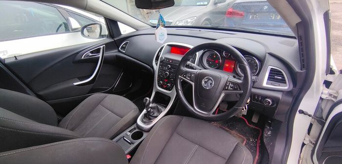 vauxhall opel astra 1.7 cdti 2012