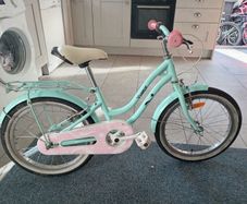 Girls 18" Wheel bicycle.