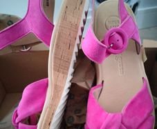 Paul Green sandals, size 39 (EU)/6 UK, fuchsia pink suede