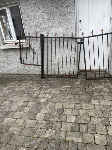 Metal gate