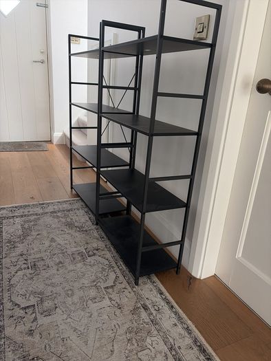 Freestanding shelves