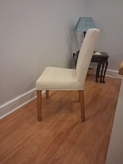 Extendable kitchen table and 6 chairs