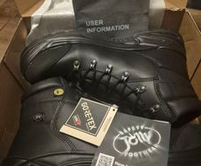Safety boots