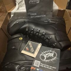 Safety boots