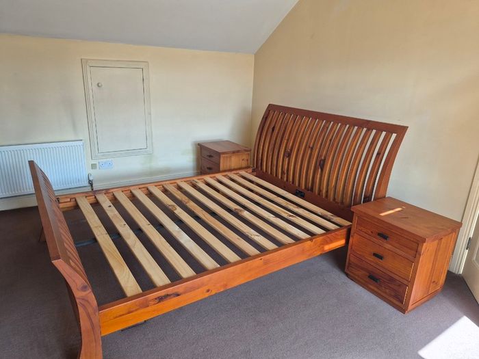 King Size Sleigh bed
