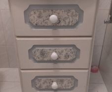 Bedside bathroom locker / Chest of drawers