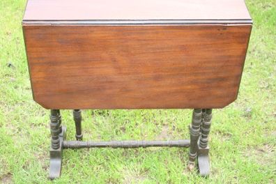 Victorian Mahogany Sutherland Drop Leaf Table On Brass Casters (H-21" L-25" W-21")(folded table 21" x 5,2")