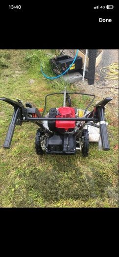HONDA Lawnmower/weed cutter - UM616