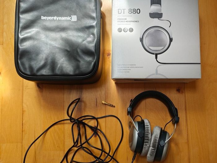 Beyerdynamic DT880 Premium Edition (600 Ohm) Mint Condition Boxed