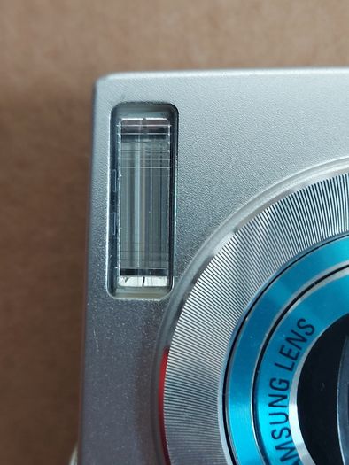 Samsung L100 Digital Camera, 8.1 Megapixels, No Battery or Memory Card, in excellent cosmetic condition, being sold for parts or repair