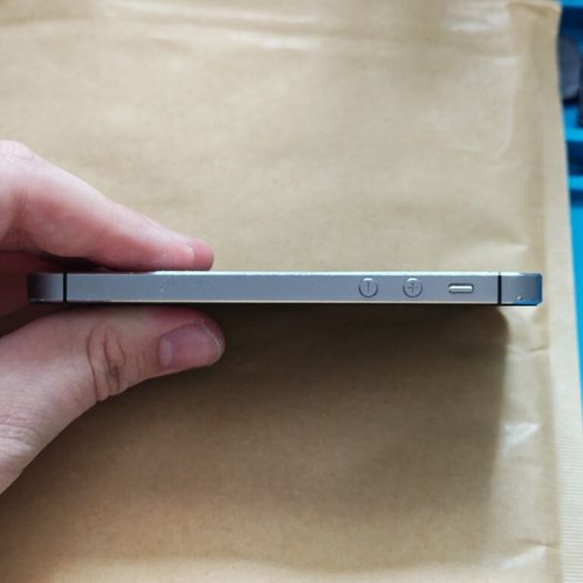 Apple iPhone 5s - 16GB - Space Gray - 3 Network - Activation Locked (For Parts / Repair)