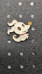 Zero enamel pin