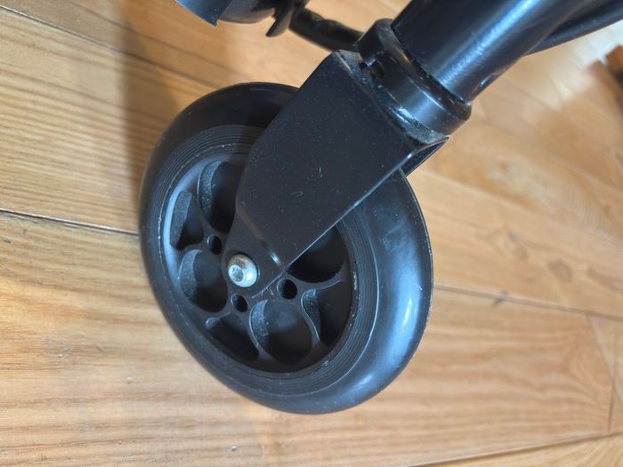 Kids Ricco Foldable electric scooter - mint condition