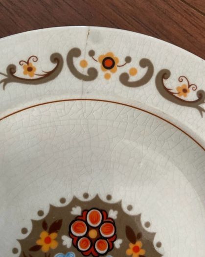 Vintage Woods And Sons Bayeux Pattern Side Plates & Gravy Boat