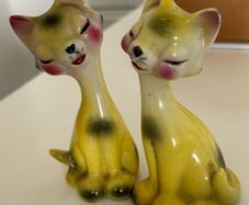 Japanese Kitsch Cat Salt n Pepper set