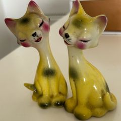 Japanese Kitsch Cat Salt n Pepper set