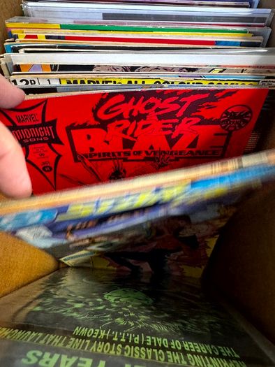 DC, Marvel Long Comic Box w 290 comics for Sale