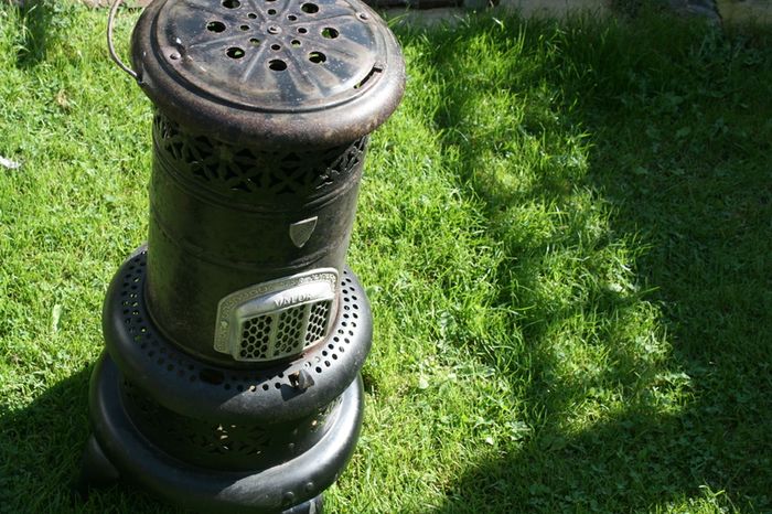 Vintage Valor 525r Paraffin Heater Bargeware Design (in working order)
