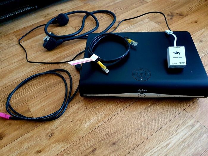 Sky+ HD Box (DRX890) 500GB - Powers On - Includes Cables