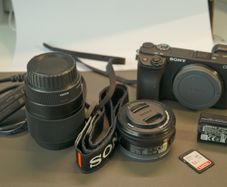 Sony A6400 Bundle Excellent Condition (Low Shutter)