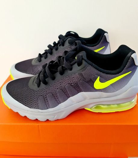 Nike Air Max Invigor size UK 5.5