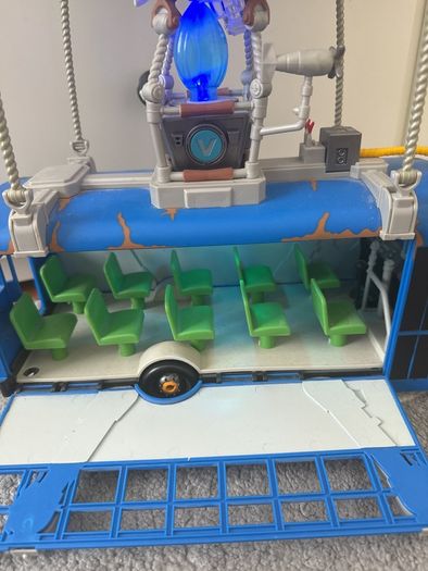 Fortnite Battle Bus