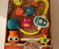 Brand new baby bath toy+ balls