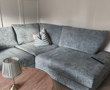 couch DFS perfect condition