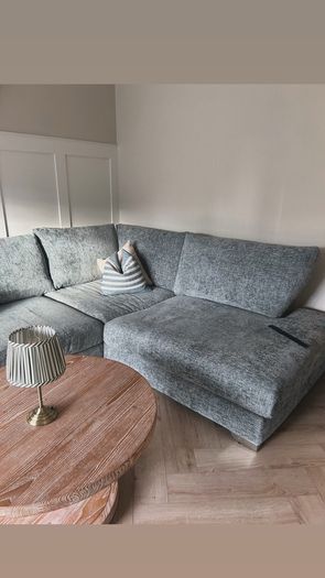couch DFS perfect condition