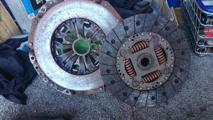Audi a4 b6 b7 a6 c5 c6 diesel 1.9tdi 130 HP AWX AVF 2.0tdi 140 / 170 HP BLB BRE BRD CAG CAH etc 6 speed clutch kit. 240mm. Parts breaking