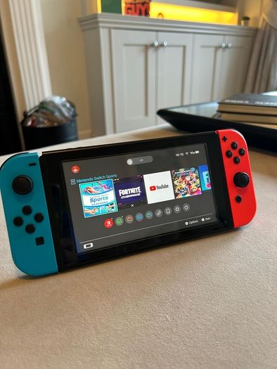 Nintendo Switch Plus 4 Games and Case.