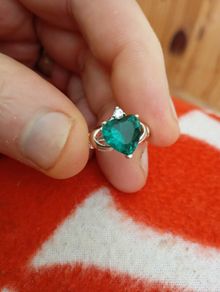 woman's claddagh ring