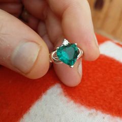 woman's claddagh ring