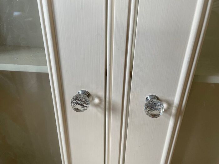 Wall display cabinet