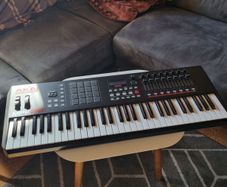 Akai MIDI Keyboard
