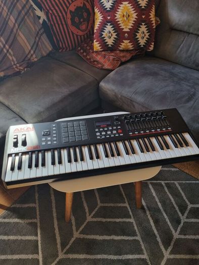 Akai MIDI Keyboard