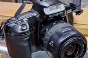 Minolta Dynax 300si 35mm Film Camera with AF Zoom 35-70mm f/3.5-4.5 Lens (Used) - 3-Month Warranty