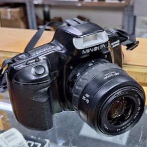 Minolta Dynax 300si 35mm Film Camera with AF Zoom 35-70mm f/3.5-4.5 Lens (Used) - 3-Month Warranty