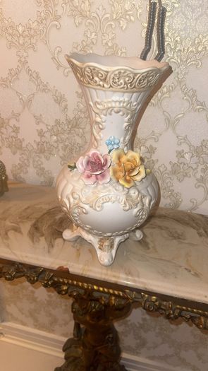 Beautiful capo dimonte vase