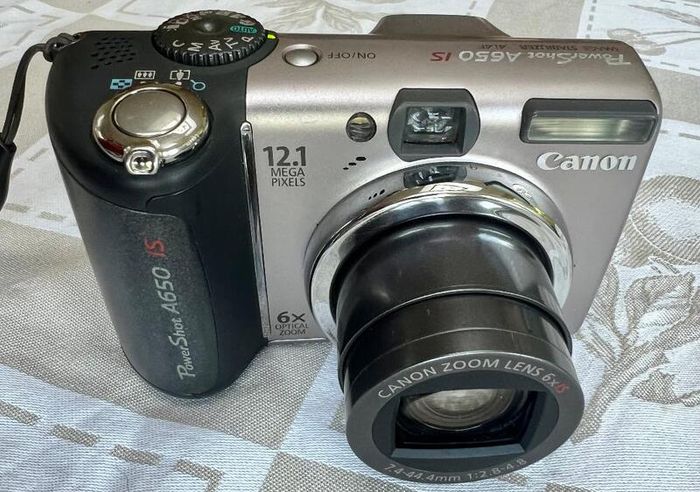 Canon 650is digital Camera