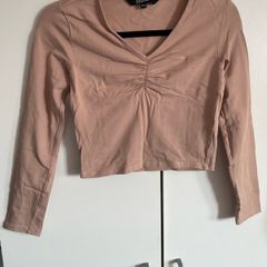 long sleeve beige crop top
