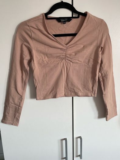 long sleeve beige crop top