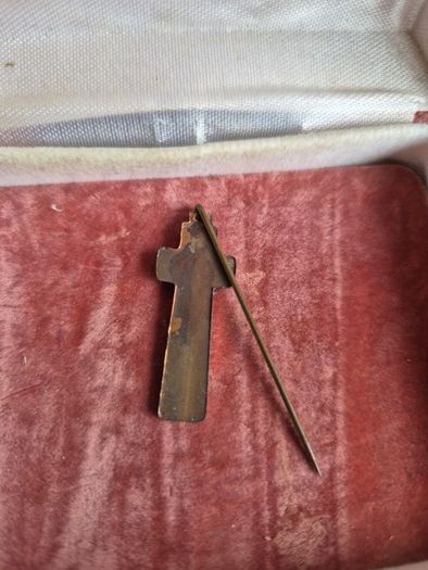Vintage penal cross pin 1974-1975