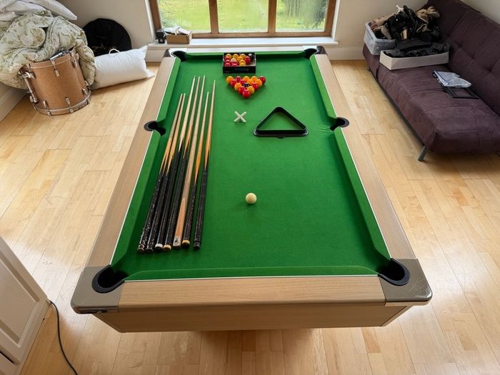 DPT Slate Bed Pool Table - Made In UK - Cues / Balls/Triangle