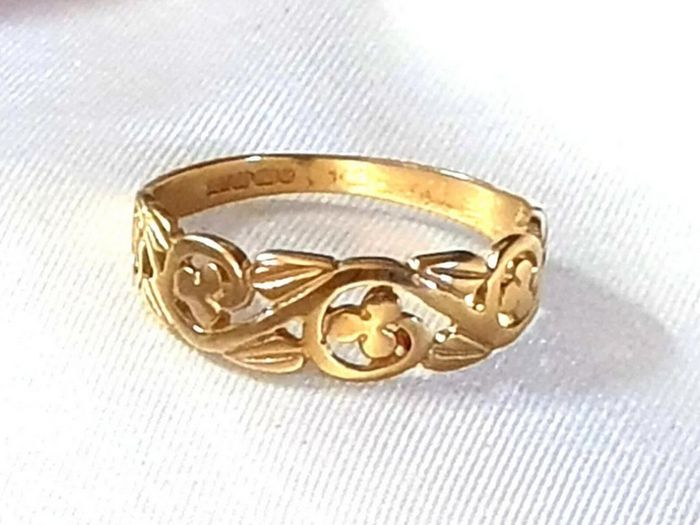 Vintage Hallmarked 9ct Gold 'Clover' Wedding Band