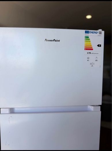 Powerpoint Fridge Freezer  Excellent Condition