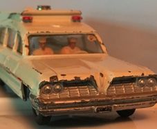 Dinky Toys 1/43 Pontiac Superior Criterion Ambulance